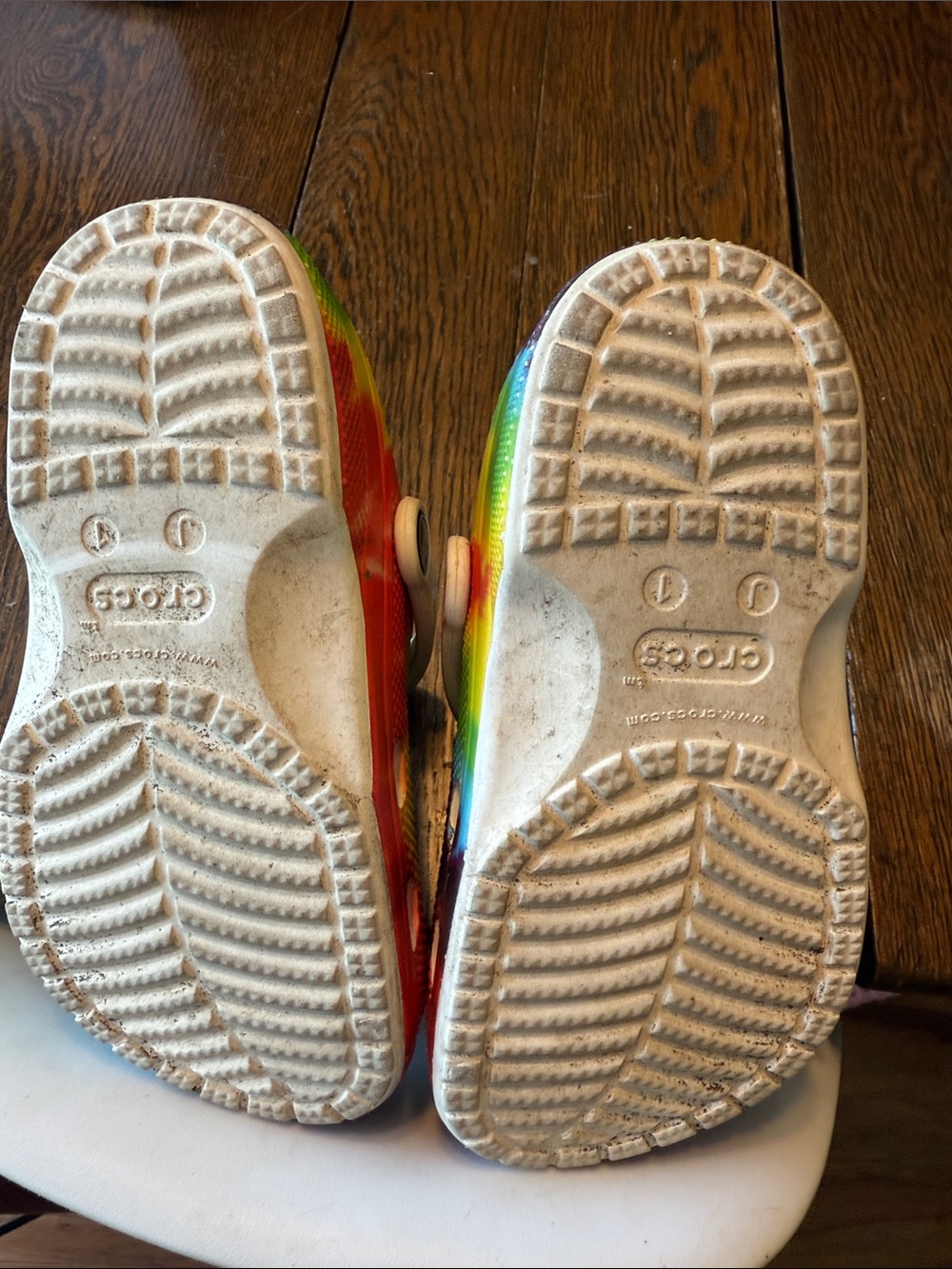 CROCS Kids Tie-Dye Classic Clog in White with Rainbow Swirl - Picture 4 of 4